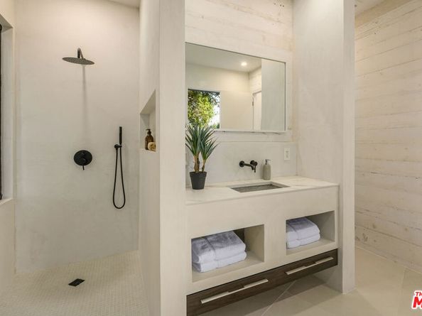 8896 Lookout Mountain Avenue, Los Angeles CA 90046