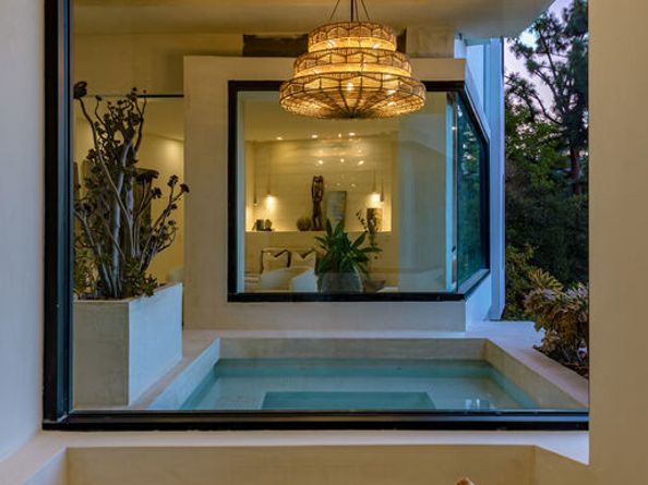 8896 Lookout Mountain Avenue, Los Angeles CA 90046