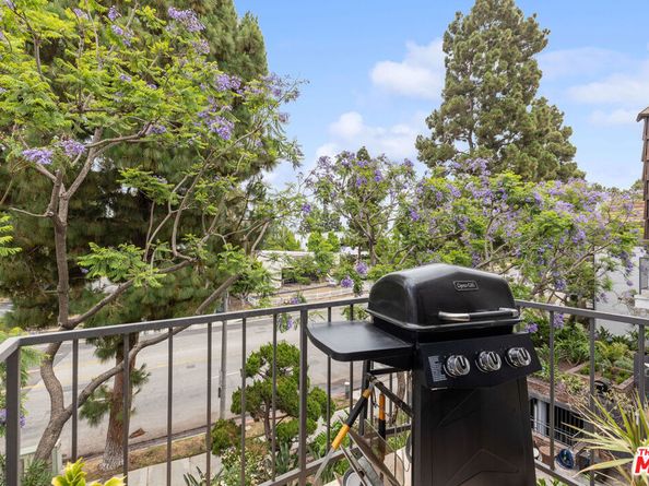 5870 Green Valley Circle 327, Culver City CA 90230