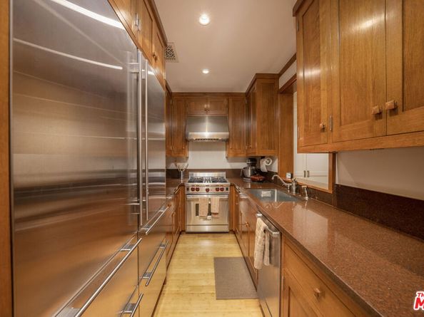 111 S Van Ness Avenue, Los Angeles CA 90004