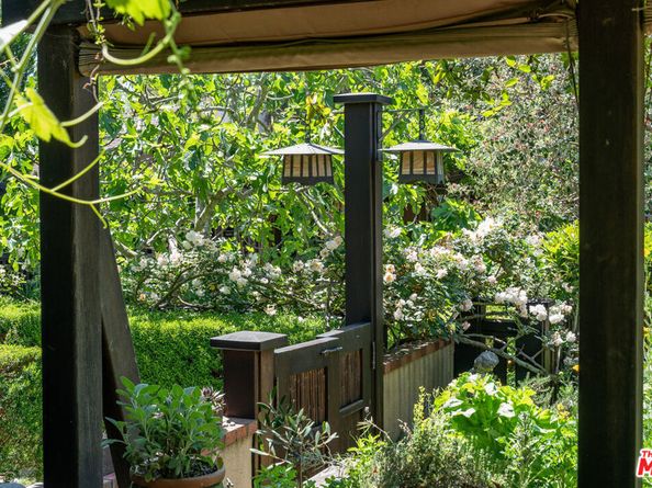 111 S Van Ness Avenue, Los Angeles CA 90004