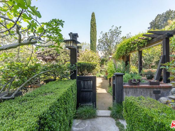 111 S Van Ness Avenue, Los Angeles CA 90004