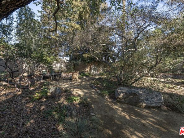 111 S Van Ness Avenue, Los Angeles CA 90004