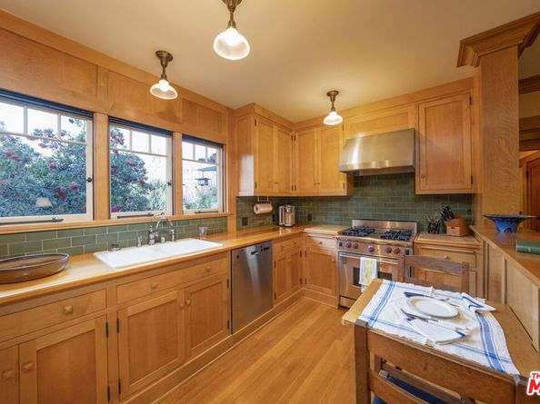 111 S Van Ness Avenue, Los Angeles CA 90004