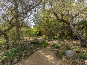 111 S Van Ness Avenue, Los Angeles CA 90004