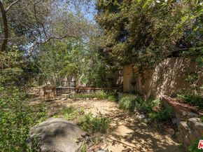 111 S Van Ness Avenue, Los Angeles CA 90004