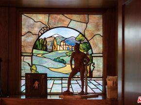 111 S Van Ness Avenue, Los Angeles CA 90004