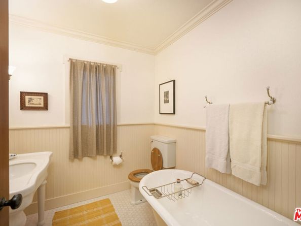 111 S Van Ness Avenue, Los Angeles CA 90004