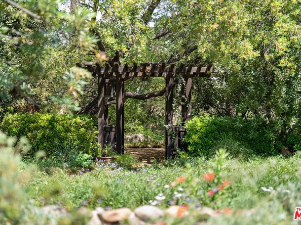 111 S Van Ness Avenue, Los Angeles CA 90004