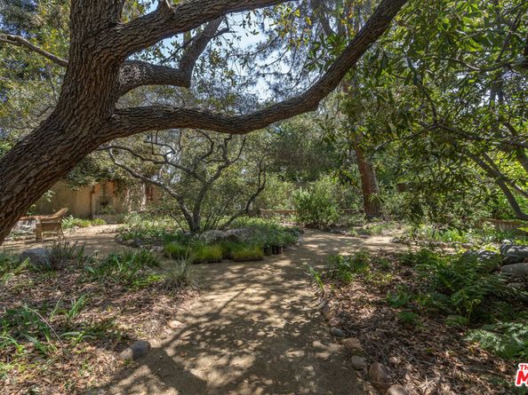 111 S Van Ness Avenue, Los Angeles CA 90004