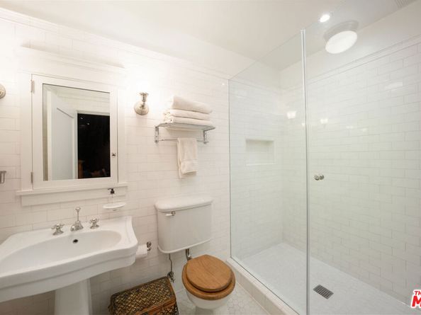 111 S Van Ness Avenue, Los Angeles CA 90004