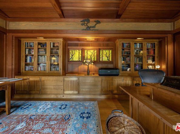 111 S Van Ness Avenue, Los Angeles CA 90004