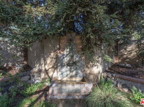 111 S Van Ness Avenue, Los Angeles CA 90004