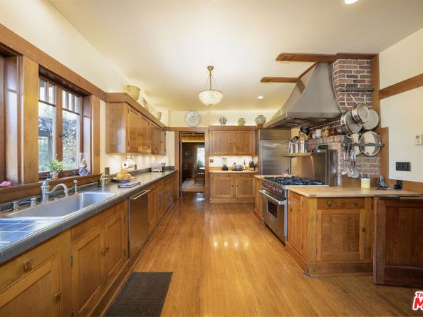 111 S Van Ness Avenue, Los Angeles CA 90004