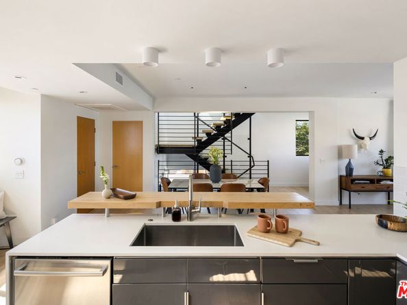 6687 W Daychar Drive, Los Angeles CA 90028