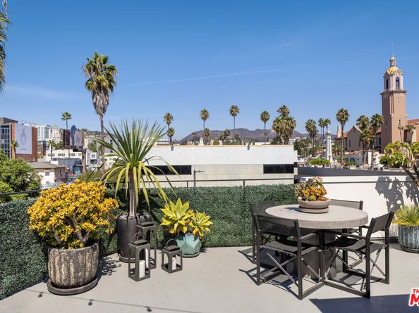 6687 W Daychar Drive, Los Angeles CA 90028