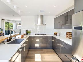 6687 W Daychar Drive, Los Angeles CA 90028