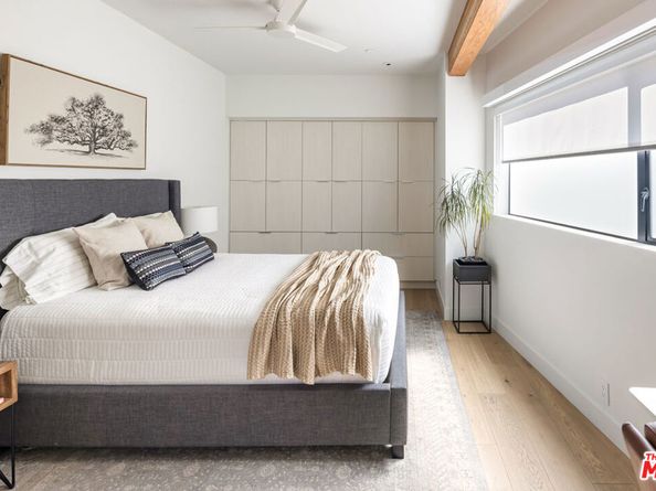 6687 W Daychar Drive, Los Angeles CA 90028