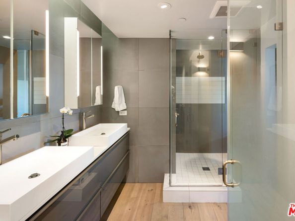 6687 W Daychar Drive, Los Angeles CA 90028