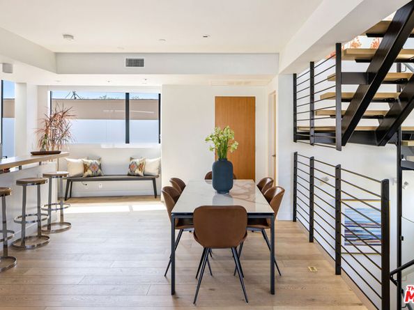 6687 W Daychar Drive, Los Angeles CA 90028
