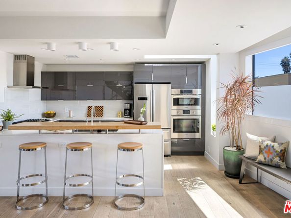 6687 W Daychar Drive, Los Angeles CA 90028