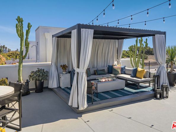 6687 W Daychar Drive, Los Angeles CA 90028
