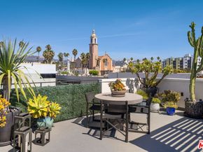 6687 W Daychar Drive, Los Angeles CA 90028