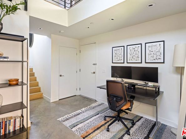 6687 W Daychar Drive, Los Angeles CA 90028
