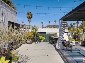 6687 W Daychar Drive, Los Angeles CA 90028