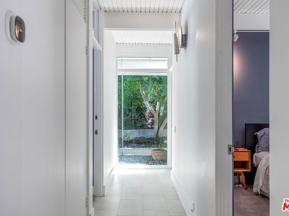 7530 Sunnywood Lane, Los Angeles CA 90046