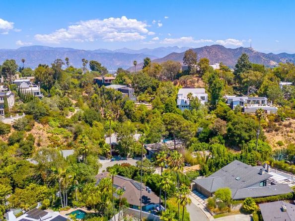 7530 Sunnywood Lane, Los Angeles CA 90046