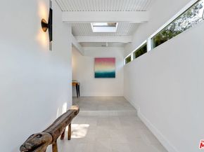 7530 Sunnywood Lane, Los Angeles CA 90046