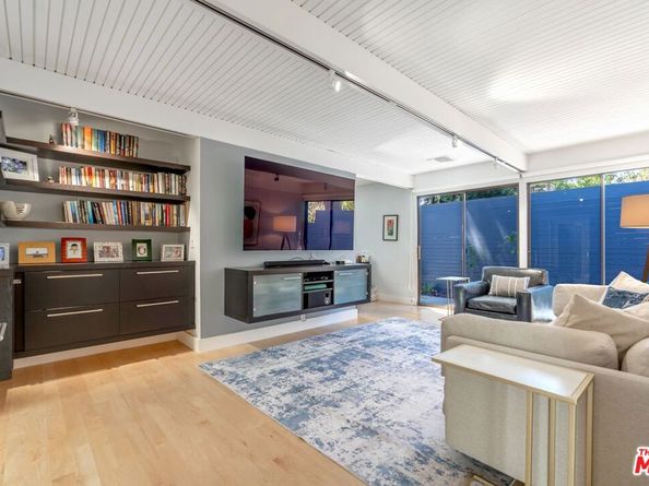 7530 Sunnywood Lane, Los Angeles CA 90046