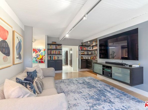 7530 Sunnywood Lane, Los Angeles CA 90046