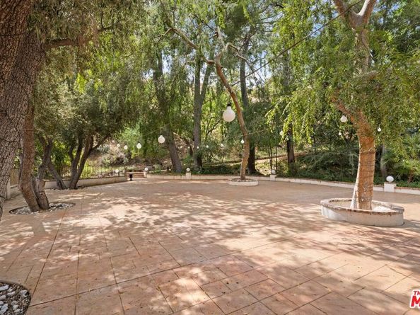 9145 La Tuna Canyon Road, Sun Valley CA 91352