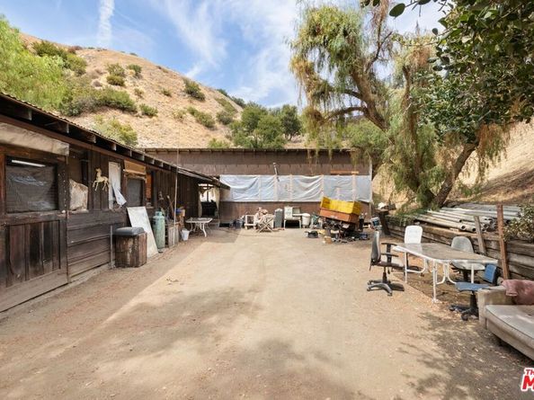 9145 La Tuna Canyon Road, Sun Valley CA 91352