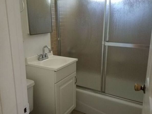 2216 W Wardlow Road, Long Beach CA 90810