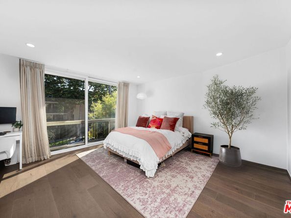 11970 Montana Avenue 207, Los Angeles CA 90049