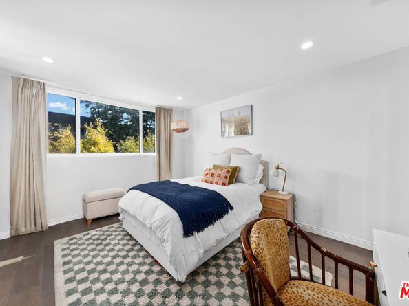 11970 Montana Avenue 207, Los Angeles CA 90049