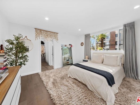 11970 Montana Avenue 207, Los Angeles CA 90049