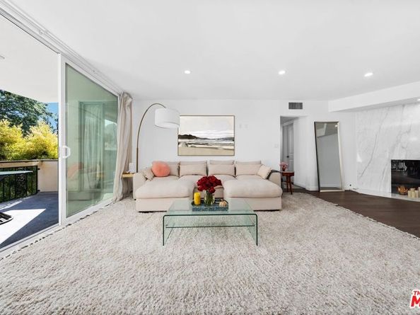 11970 Montana Avenue 207, Los Angeles CA 90049