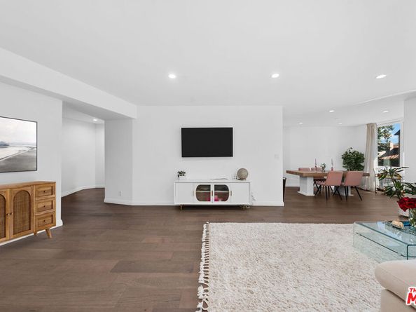 11970 Montana Avenue 207, Los Angeles CA 90049