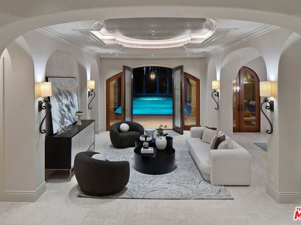 6882 Arizona Avenue, Los Angeles CA 90045