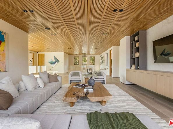 10386 Strathmore Drive, Los Angeles CA 90024