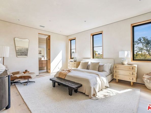 10386 Strathmore Drive, Los Angeles CA 90024