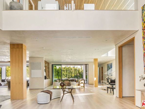 10386 Strathmore Drive, Los Angeles CA 90024