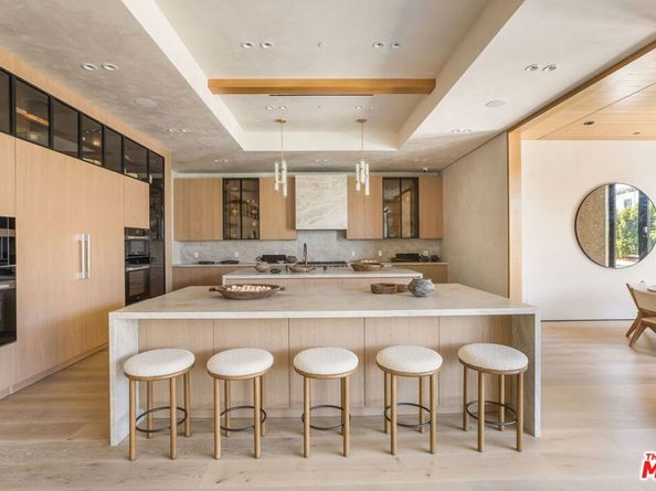 10386 Strathmore Drive, Los Angeles CA 90024