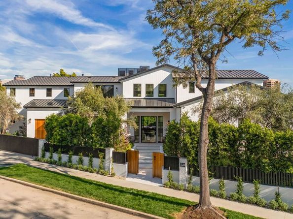 10386 Strathmore Drive, Los Angeles CA 90024
