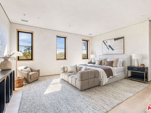 10386 Strathmore Drive, Los Angeles CA 90024