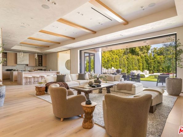 10386 Strathmore Drive, Los Angeles CA 90024